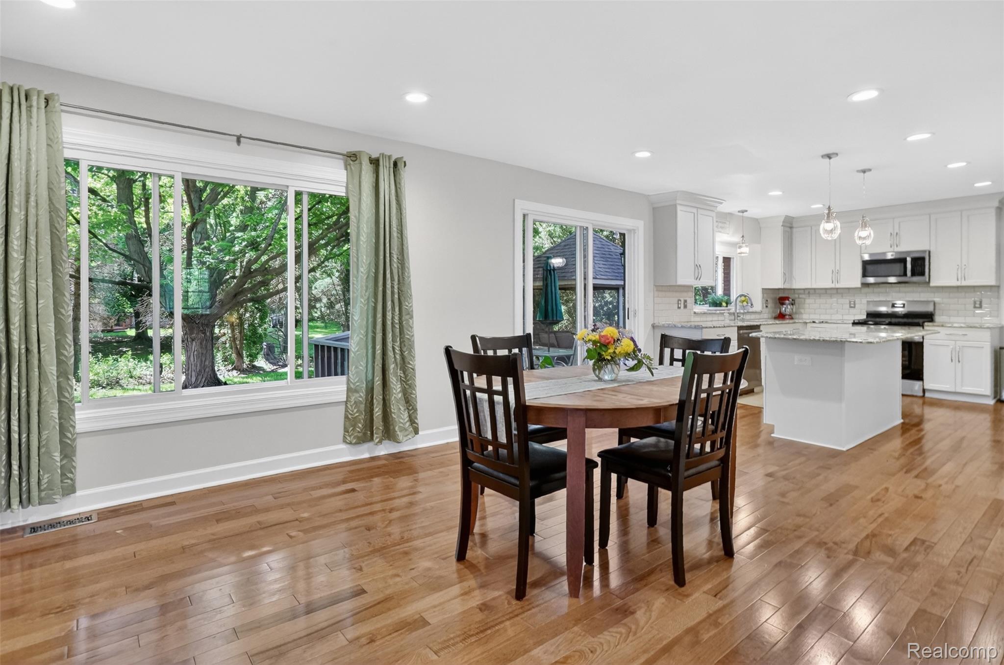 6182 Ledwin Drive Troy, MI 48098 - Photo 8 of 32 8.jpg