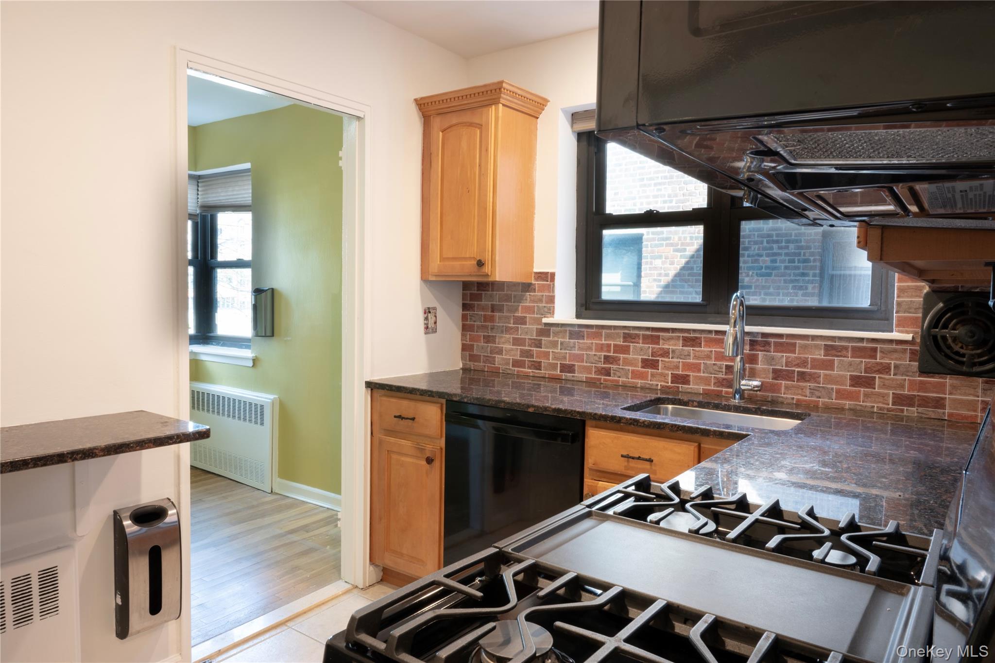 50 Brompton Road, Unit 2H Great Neck, NY 11021 - Photo 7 of 23