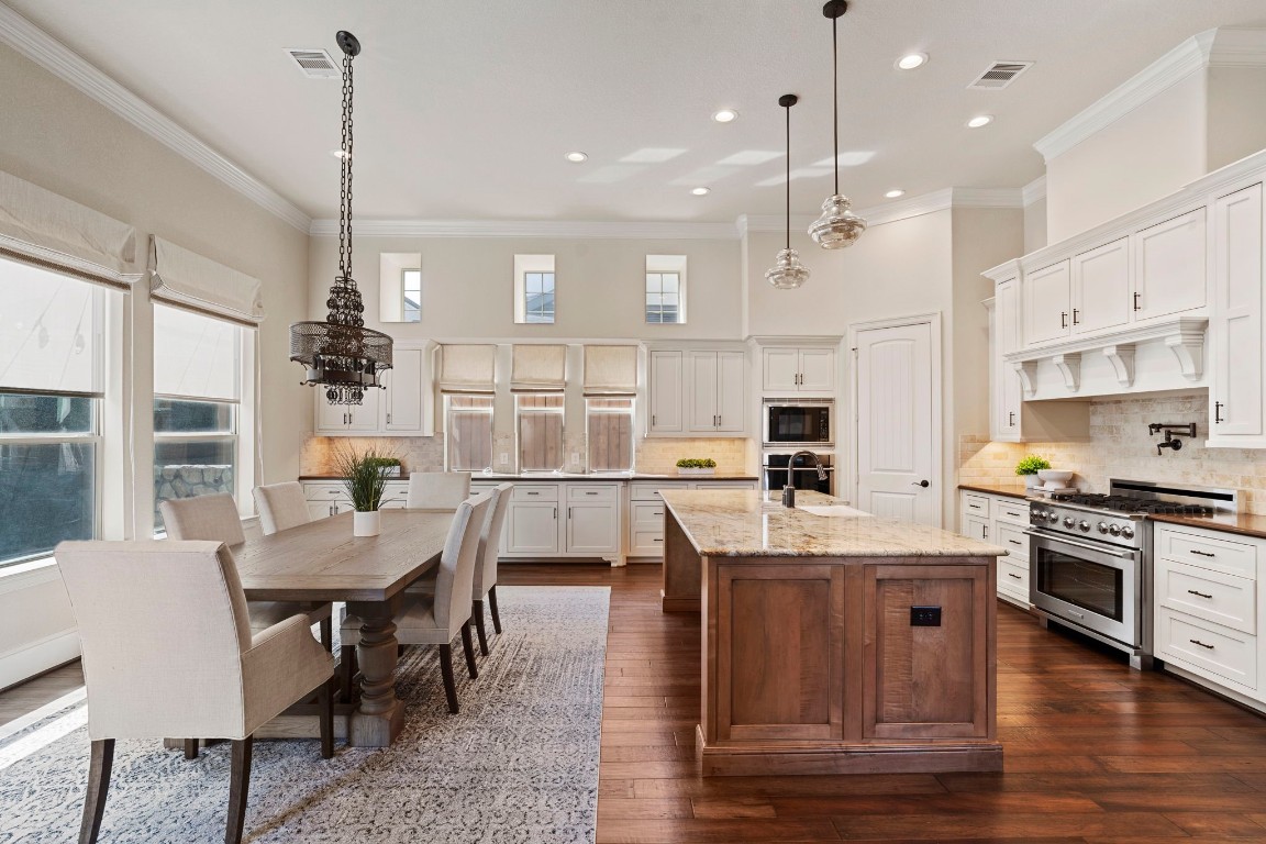 622 Pink Azalea Trail Houston, TX 77079 - Photo 13 of 50 Open dining and kitchen