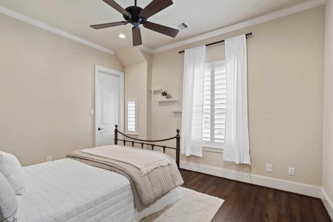 622 Pink Azalea Trail Houston, TX 77079 - Photo 37 of 50 Spacious secondary bedroom featuring walk in closet.