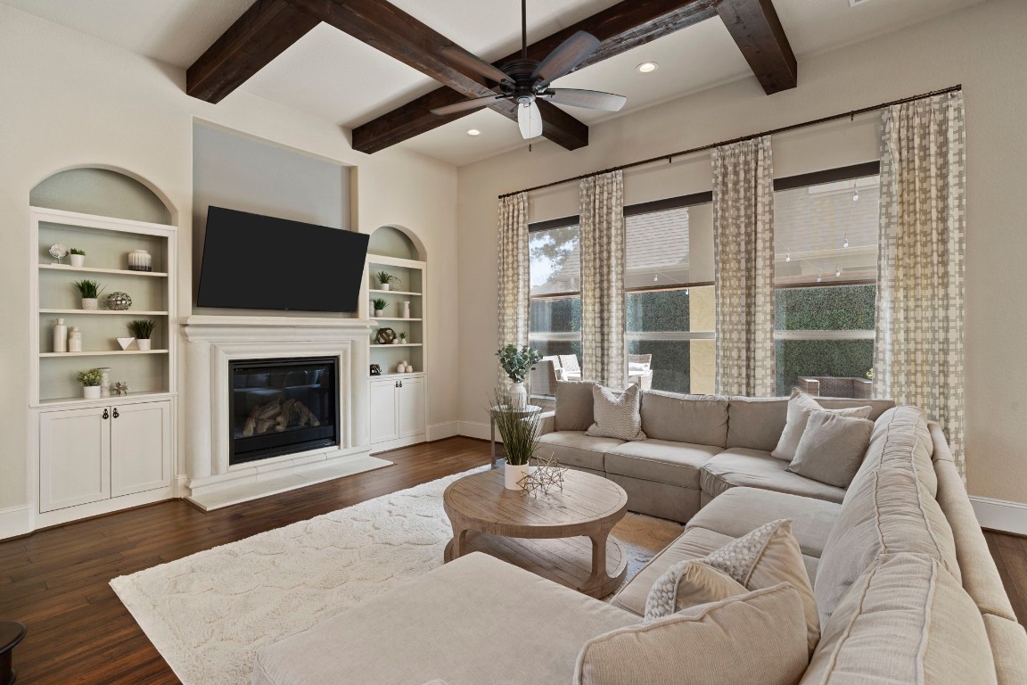 622 Pink Azalea Trail Houston, TX 77079 - Photo 4 of 50 Spacious and inviting Living Room open to entry, kitchen and dining room