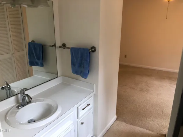 $1,700 | 4100 Five Oaks Drive, Unit 28, Durham, NC 27707