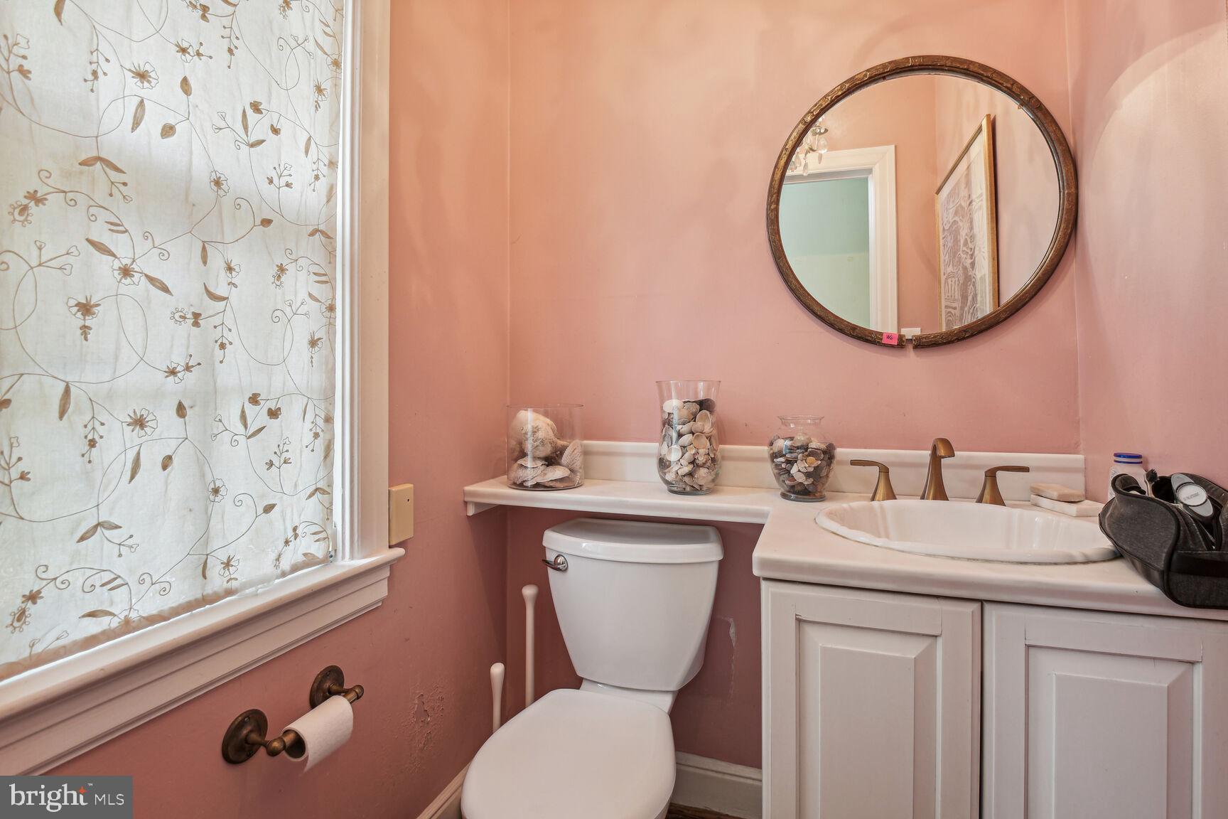 2930 Chain Bridge Road Northwest Washington, DC 20016 - Photo 11 of 32 Powder room