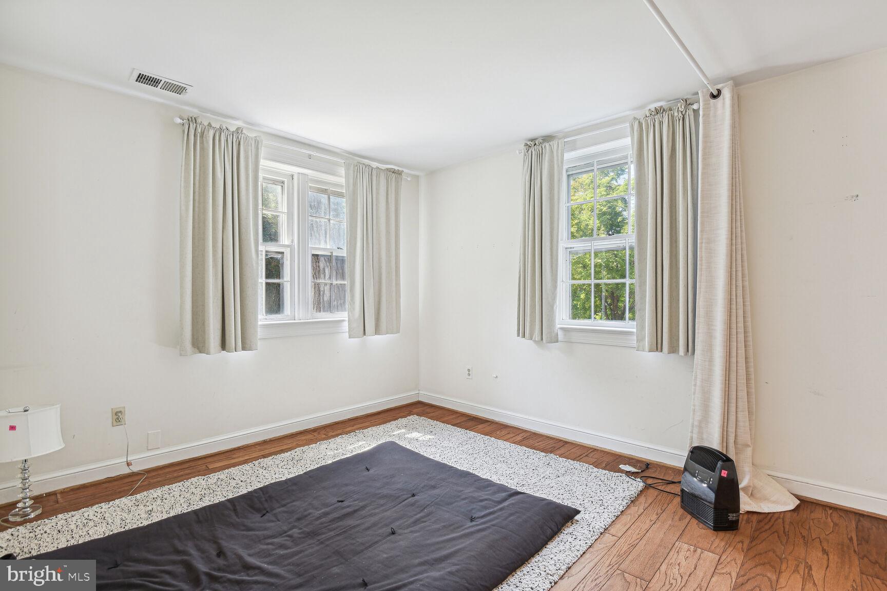 2930 Chain Bridge Road Northwest Washington, DC 20016 - Photo 23 of 32 4th bedroom