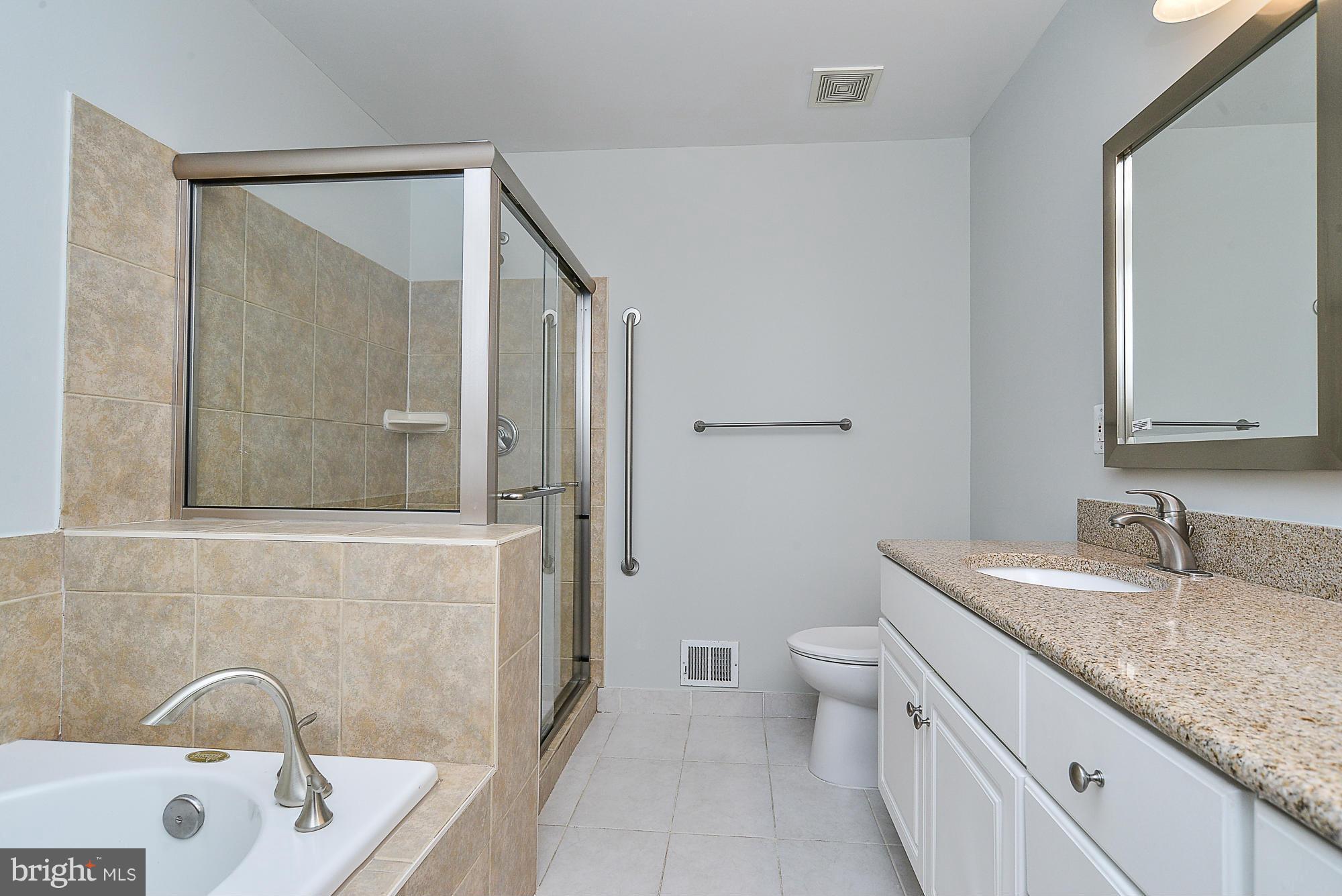 1324 Wedgewood Manor Way Reston, VA 20194 - Photo 22 of 30 Bath (Master)