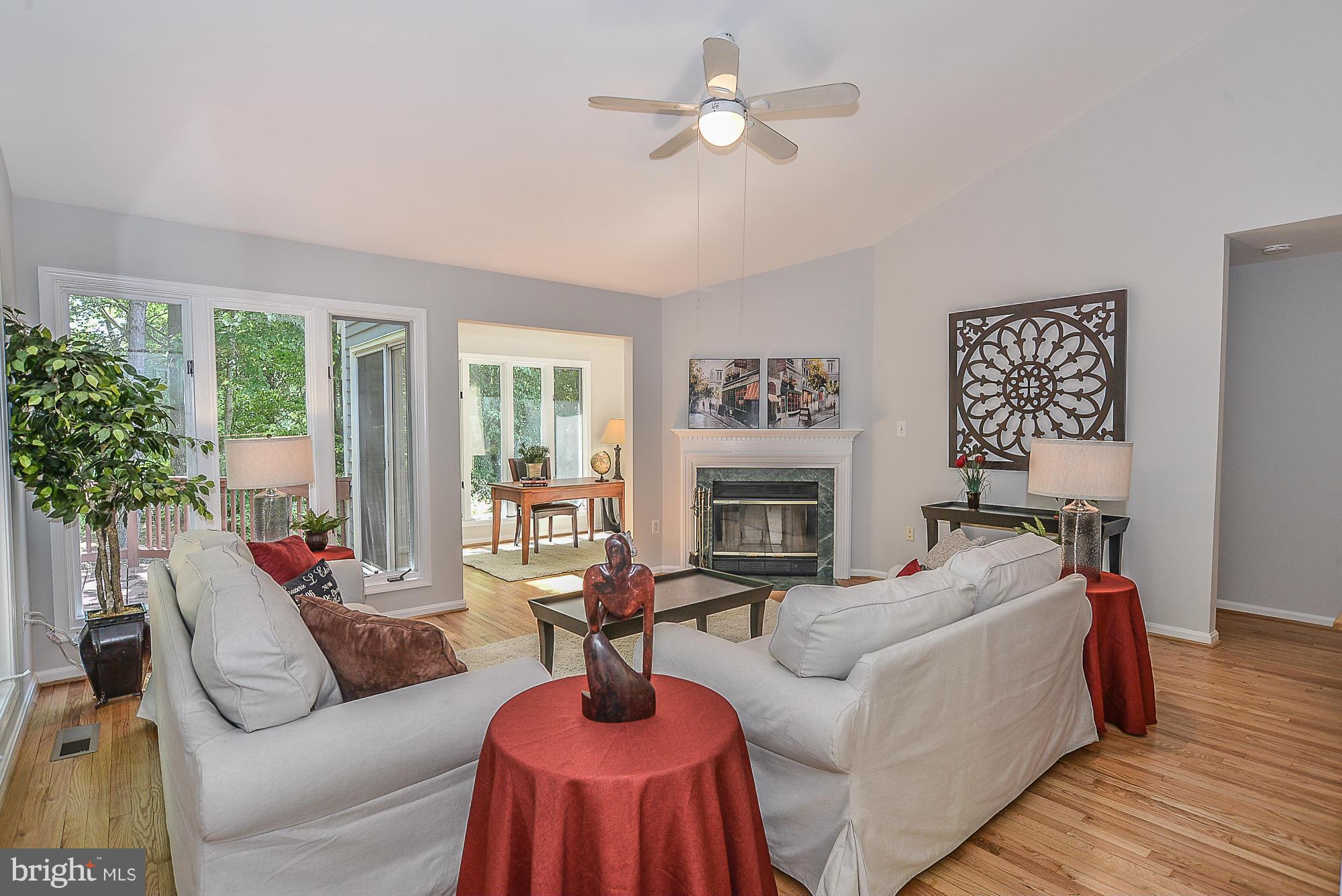 1324 Wedgewood Manor Way Reston, VA 20194 - Photo 6 of 30 Living Room