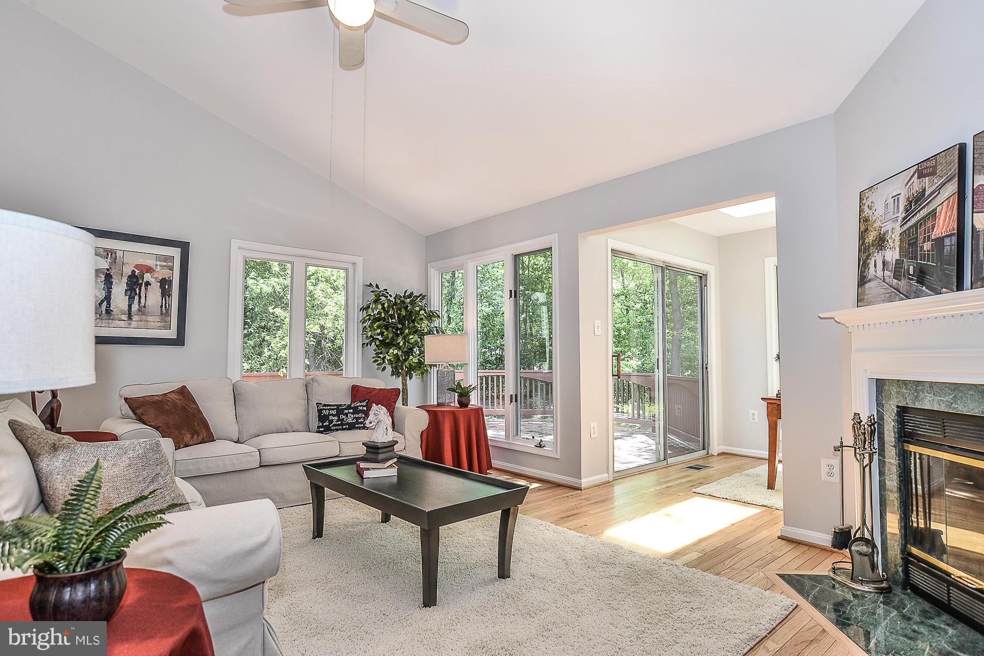 1324 Wedgewood Manor Way Reston, VA 20194 - Photo 7 of 30 Living Room
