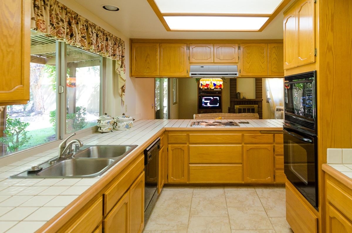14226 Woodcreek Road Poway, CA 92064 - Photo 5 of 21 Gallery Image 5