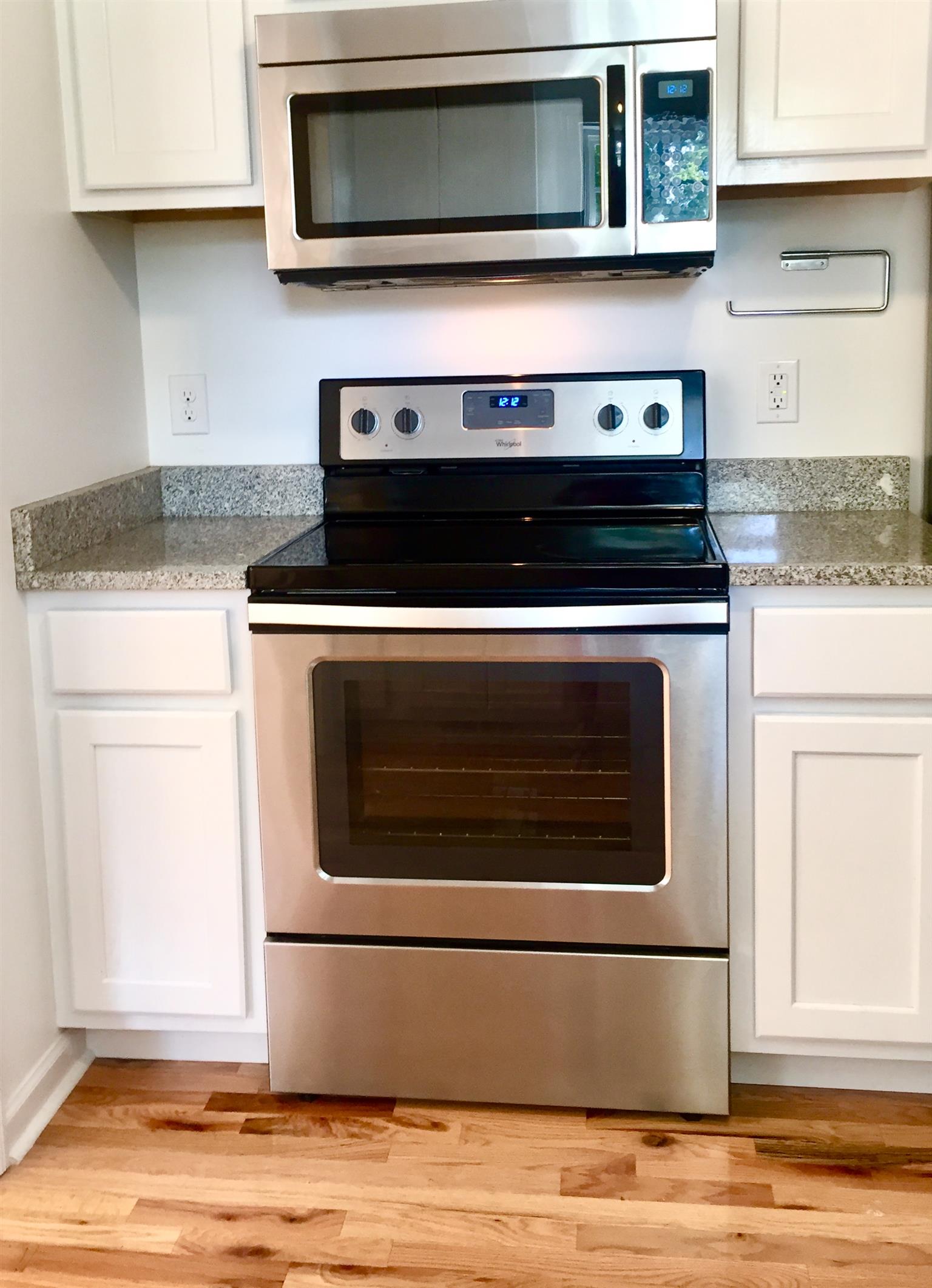 1615 Clay Street Springfield, TN 37172 - Photo 8 of 20 Stainless steel stove, microwave & dishwasher!