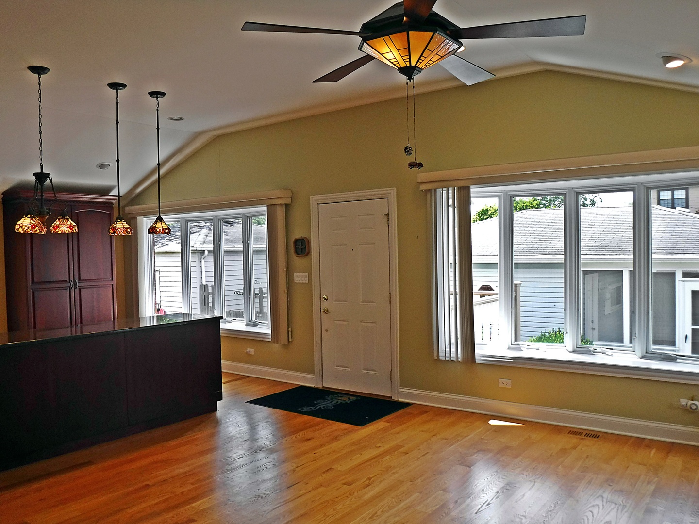 10836 South Ridgeway Avenue Chicago, IL 60655 - Photo 3 of 26 Gallery Image 3