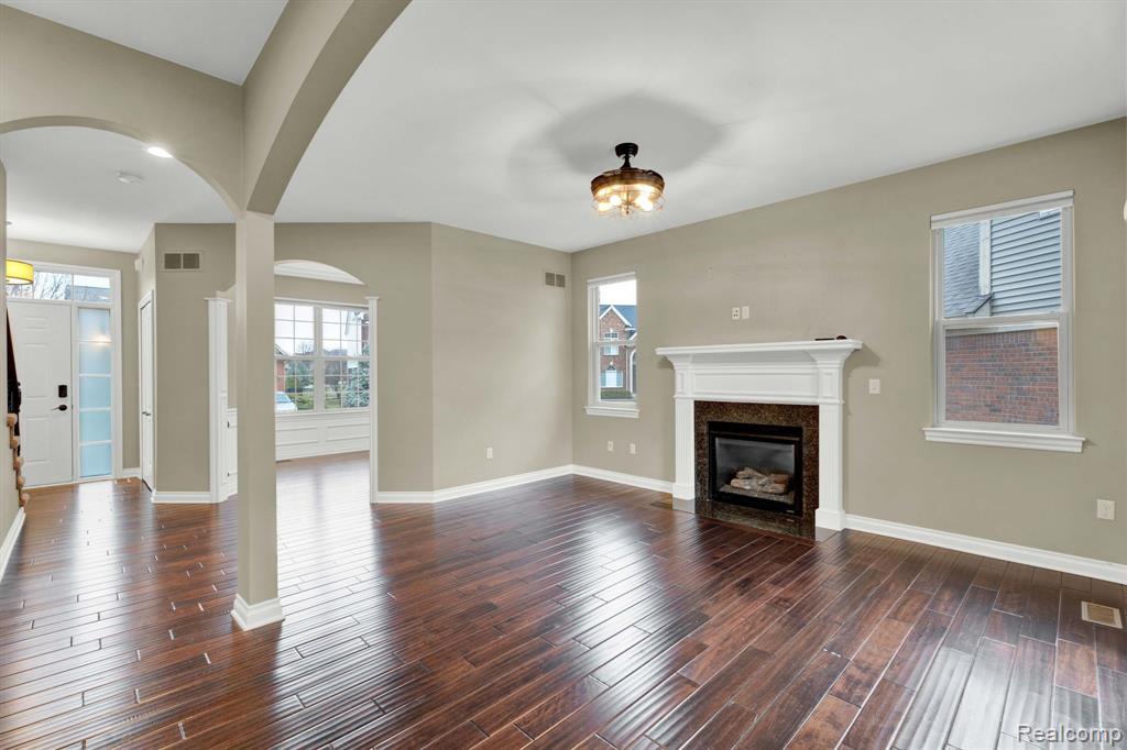 6736 Baker Utica, MI 48317 - Photo 8 of 53