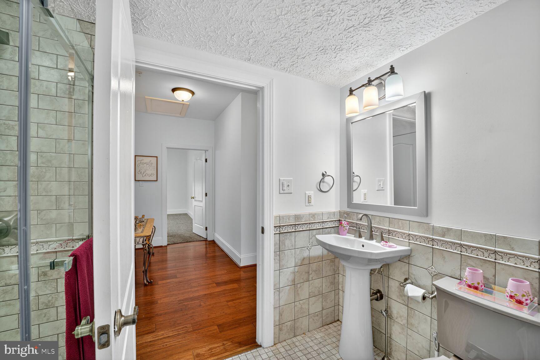 6707 Burch Hill Road Brandywine, MD 20613 - Photo 23 of 54 Full Bath with Hall Entry