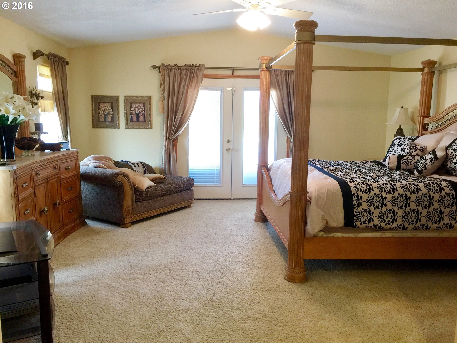8380 Northeast Dog Ridge Road Newberg, OR 97132 - Photo 20 of 32 a bedroom with furniture and a window