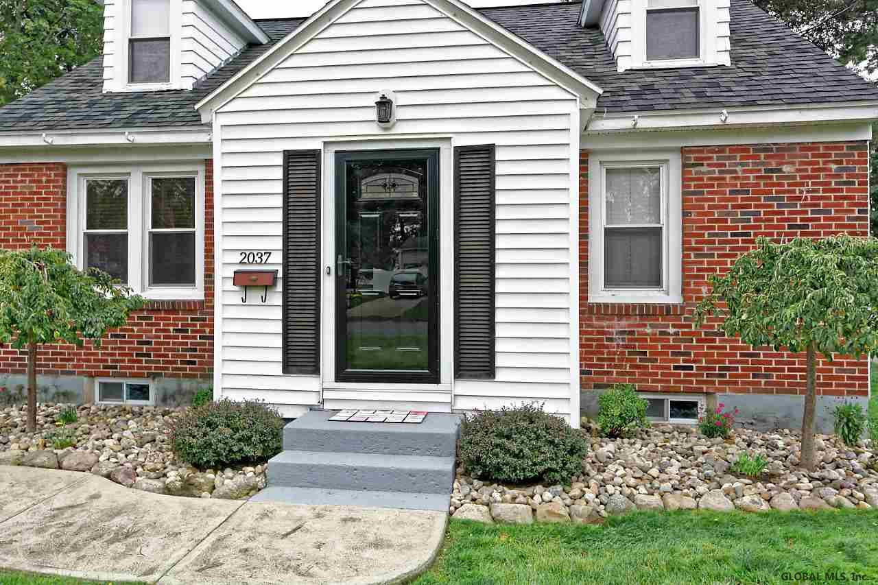 2037 Caldicott Road Rotterdam, NY 12303 - Photo 3 of 23 Photo 3