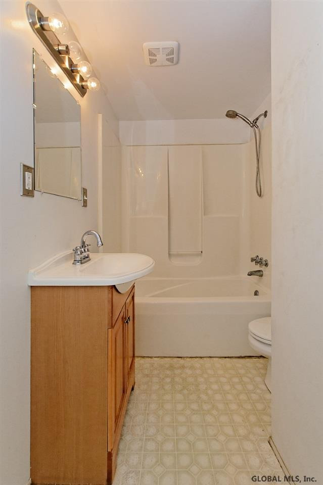 2037 Caldicott Road Rotterdam, NY 12303 - Photo 8 of 23 Photo 8