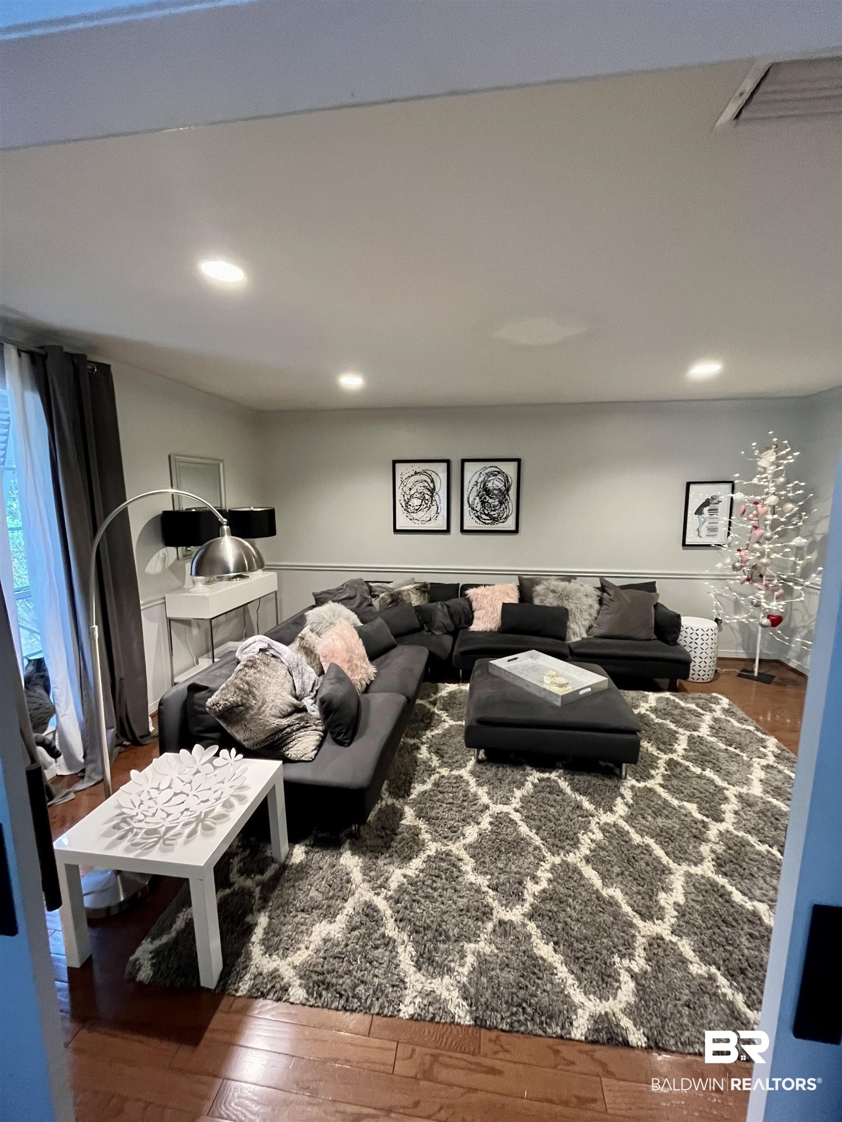 451 Ridgelawn Drive West Mobile, AL 36608 - Photo 23 of 41 Living area featuring hardwood / wood-style floors and recessed lighting