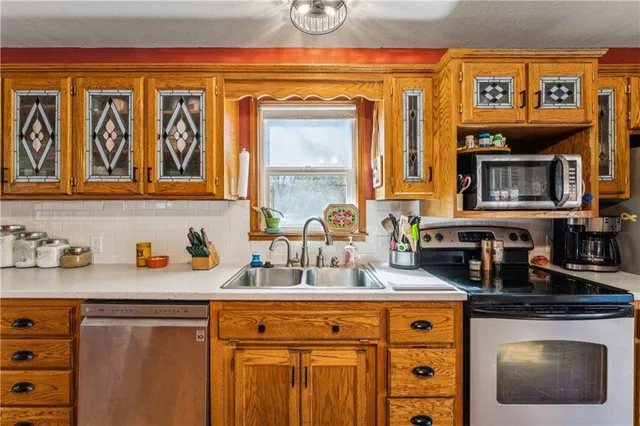 $395,000 | 10540 West 287th Street, Louisburg, KS 66053