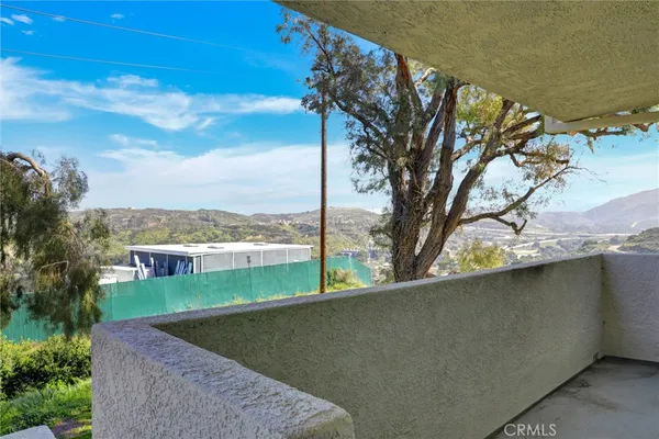 $429,000 | 21309 Eucalyptus Way, Unit 203, Newhall, CA 91321
