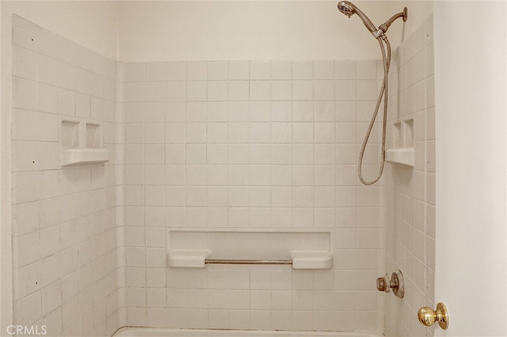21309 Eucalyptus Way, Unit 203 Newhall, CA 91321 - Photo 5 of 20
