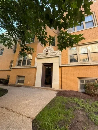 $2,800 | 3131 West Palmer Street, Unit 3, Chicago, IL 60647