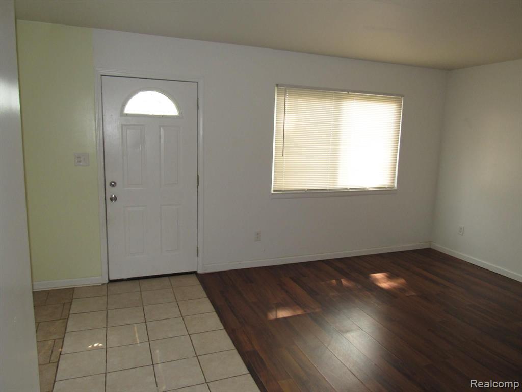 821 Kettering Avenue Pontiac, MI 48340 - Photo 5 of 18
