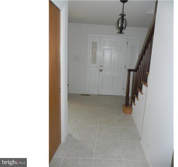16 Holt Road Newark, DE 19711 - Photo 4 of 14 Foyer