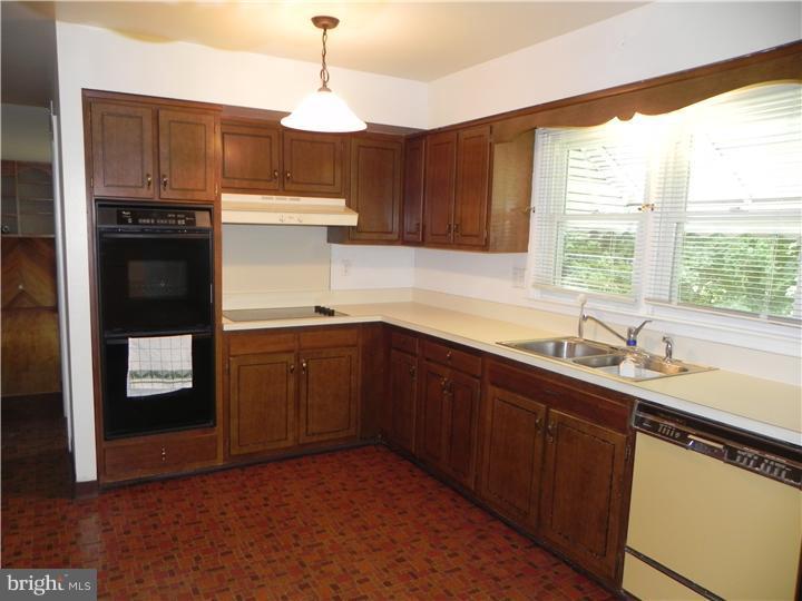 16 Holt Road Newark, DE 19711 - Photo 9 of 14 Kitchen