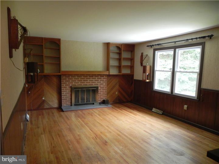 16 Holt Road Newark, DE 19711 - Photo 10 of 14 Family Room