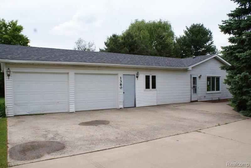 1380 Haines Road Lapeer, MI 48446 - Photo 3 of 19 DSC08940.JPG