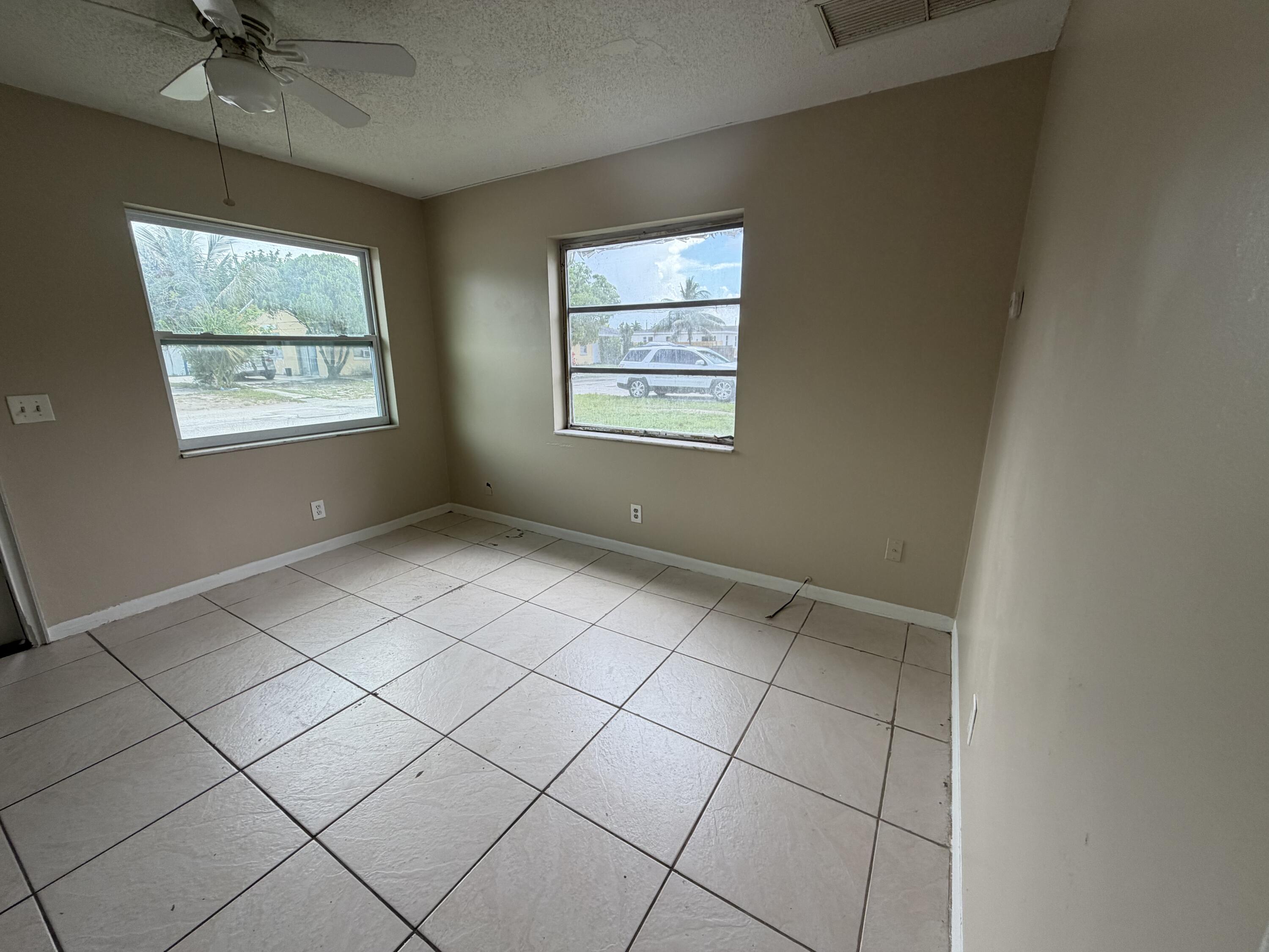 3654 Coconut Road Palm Springs, FL 33461 - Photo 2 of 13 IMG_0248