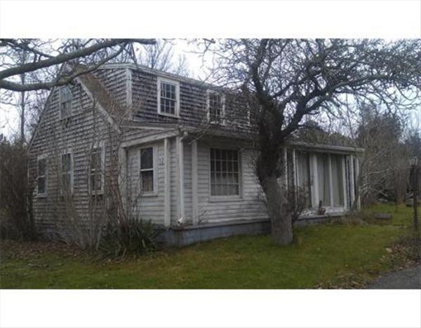 32 County Road Oak Bluffs, MA 02557 - Photo 1 of 5 http://d1qzqeyxiitrap.cloudfront.net/photos/24364/600/f03e1742.jpg