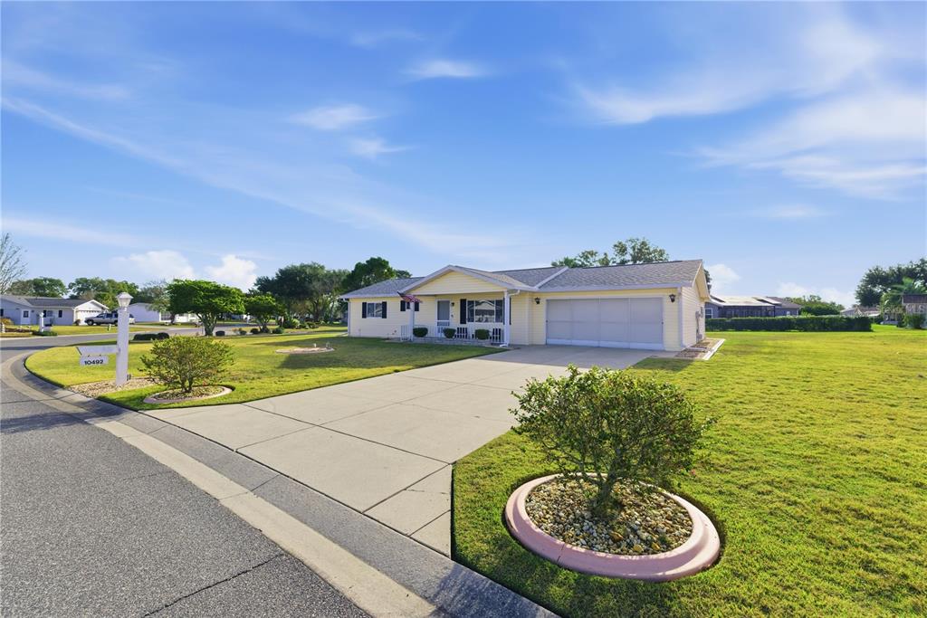 10492 Southeast 178th Street Summerfield, FL 34491 - Photo 6 of 32 a view of a swimming pool with a yard
