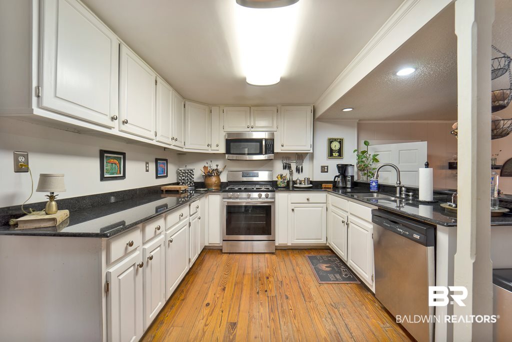 655 Morphy Avenue Fairhope, AL 36532 - Photo 20 of 28 Kitchen