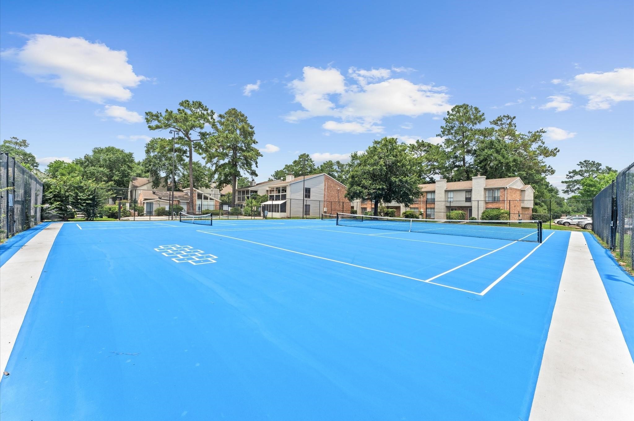 17331 Red Oak Drive, Unit 45 Houston, TX 77090 - Photo 25 of 25 a view of a basket ball ground