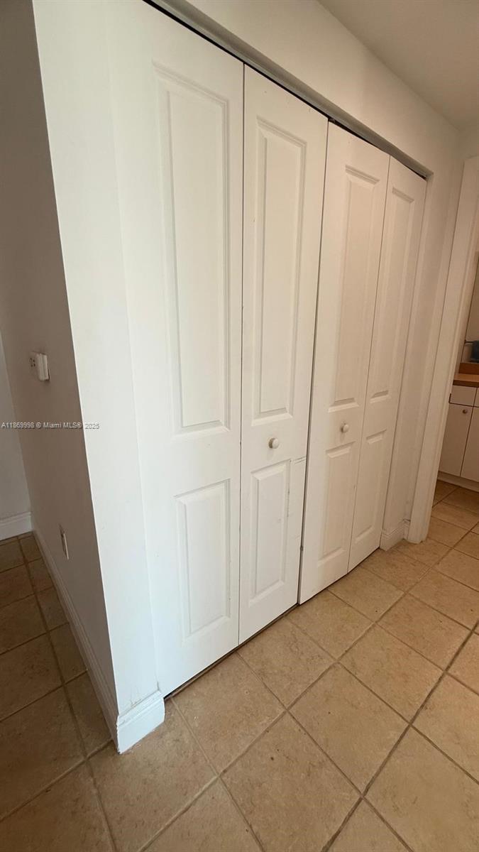 1250 South Miami Avenue, Unit 1913 Miami, FL 33130 - Photo 13 of 29 a view of a garage