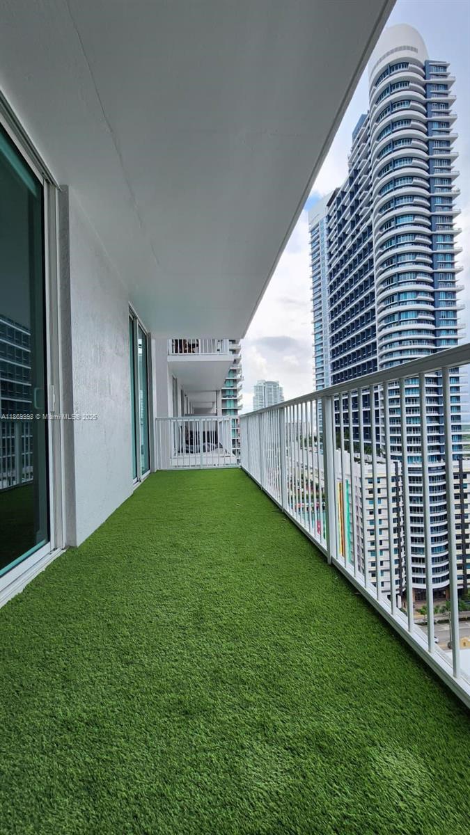 1250 South Miami Avenue, Unit 1913 Miami, FL 33130 - Photo 22 of 29 a view of outdoor space and yard