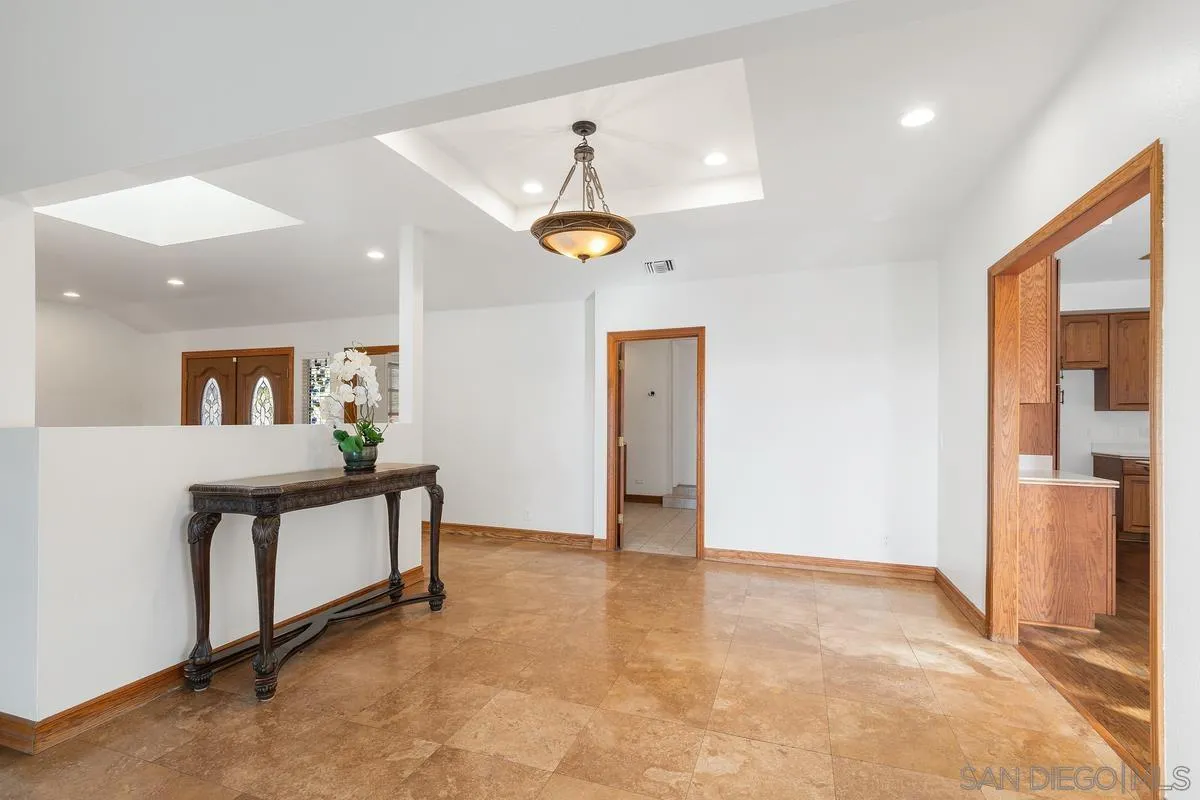 15918 Lime Grove Road Poway, CA 92064 - Photo 15 of 53 a view of an entryway