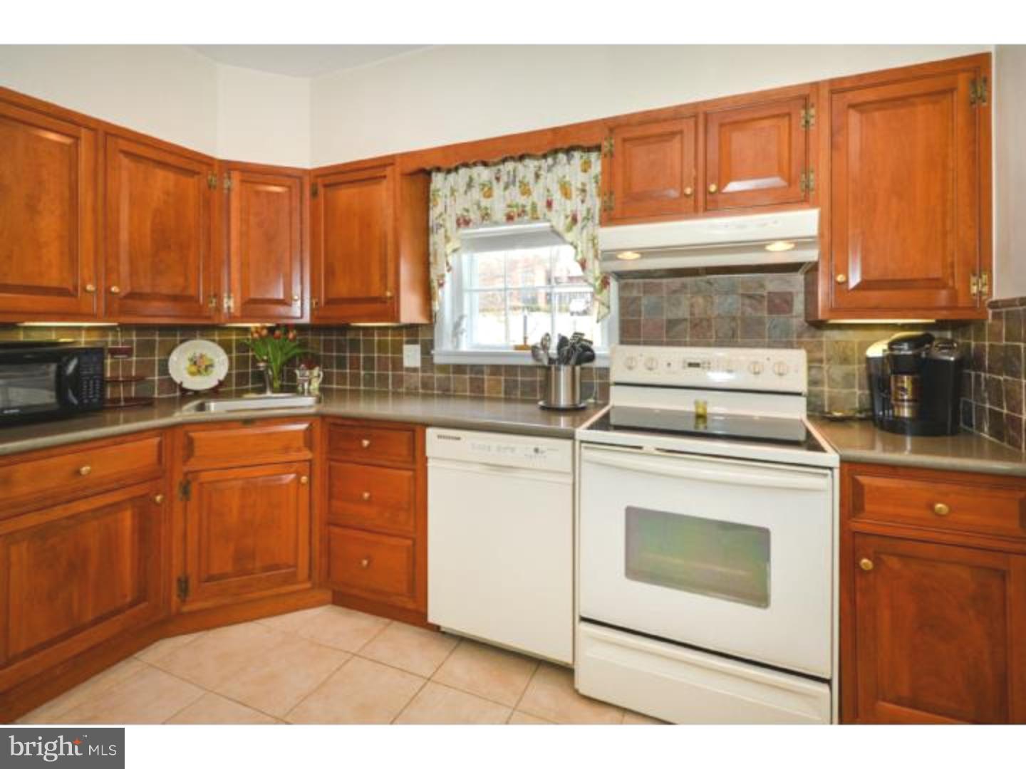 635 Lindley Road Glenside, PA 19038 - Photo 8 of 22 Kitchen