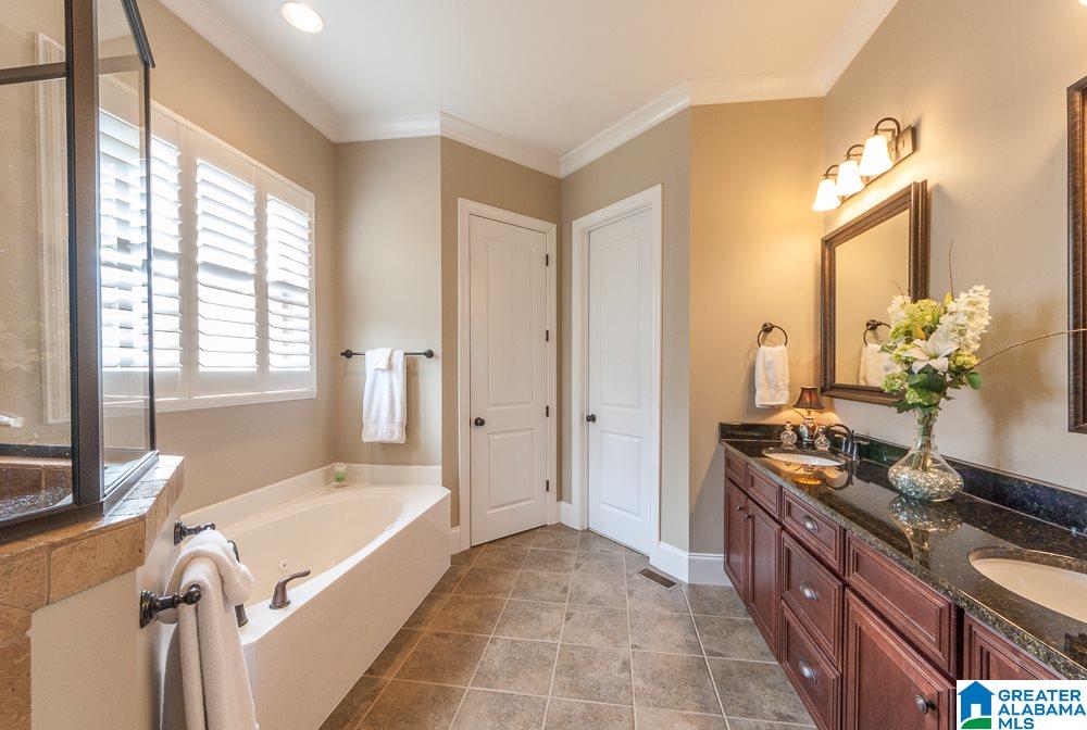 523 Greenbrier Way Hoover, AL 35244 - Photo 10 of 50