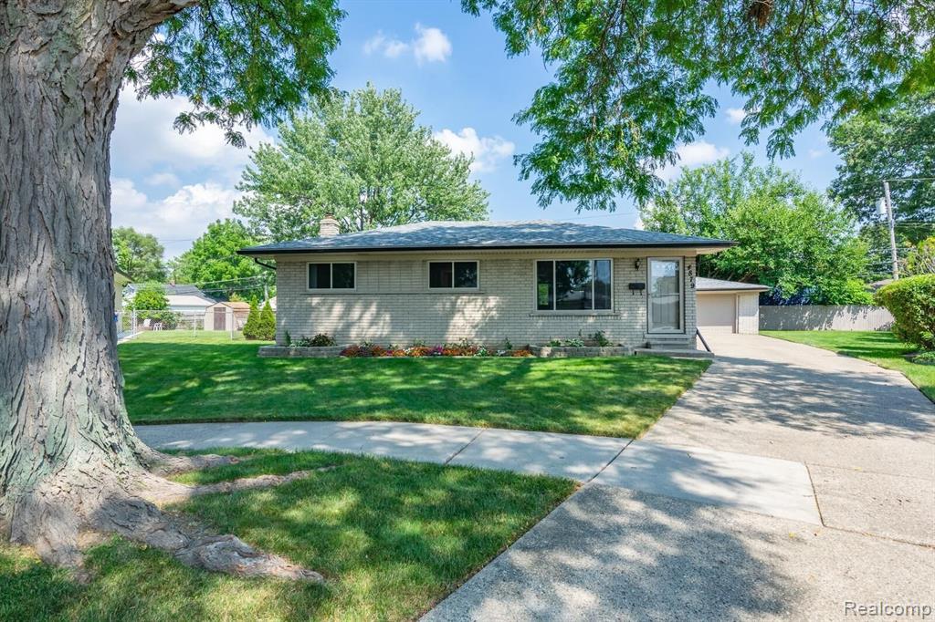 4879 Shell Court Warren, MI 48091 - Photo 2 of 25
