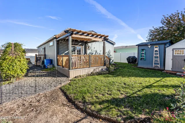 a view of a house with a yard and plants