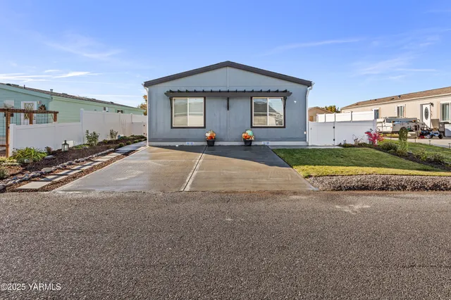 a view of a house with a yard and garage