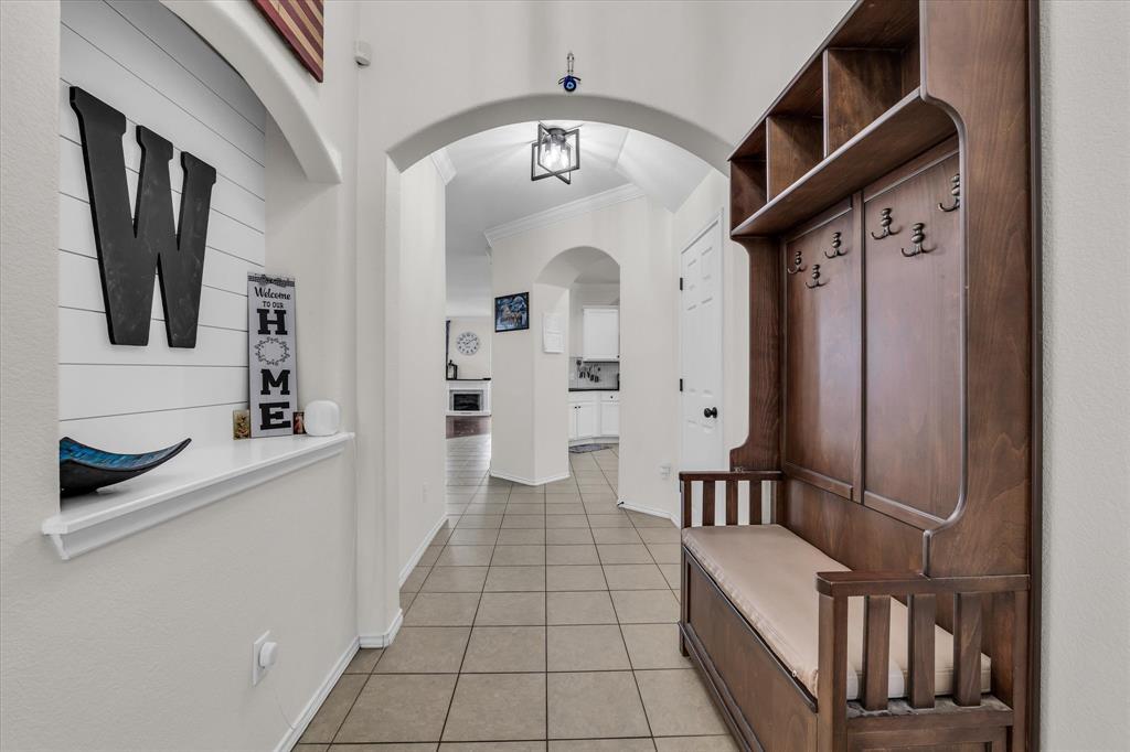 9453 Centennial Drive Waco, TX 76708 - Photo 5 of 37 a spacious bathroom with a bathtub and a sink