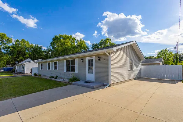 $263,900 | 722 Capitol Road, Valparaiso, IN 46385