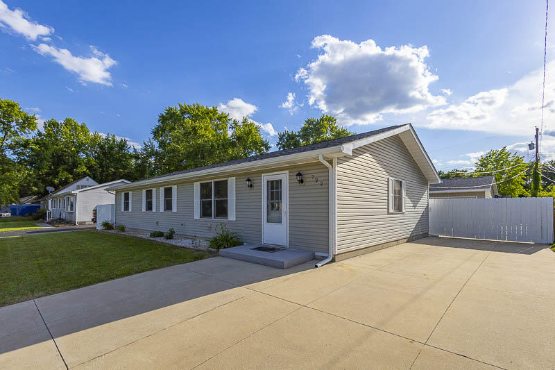 722 Capitol Road Valparaiso, IN 46385 - Photo 1 of 36 800x533