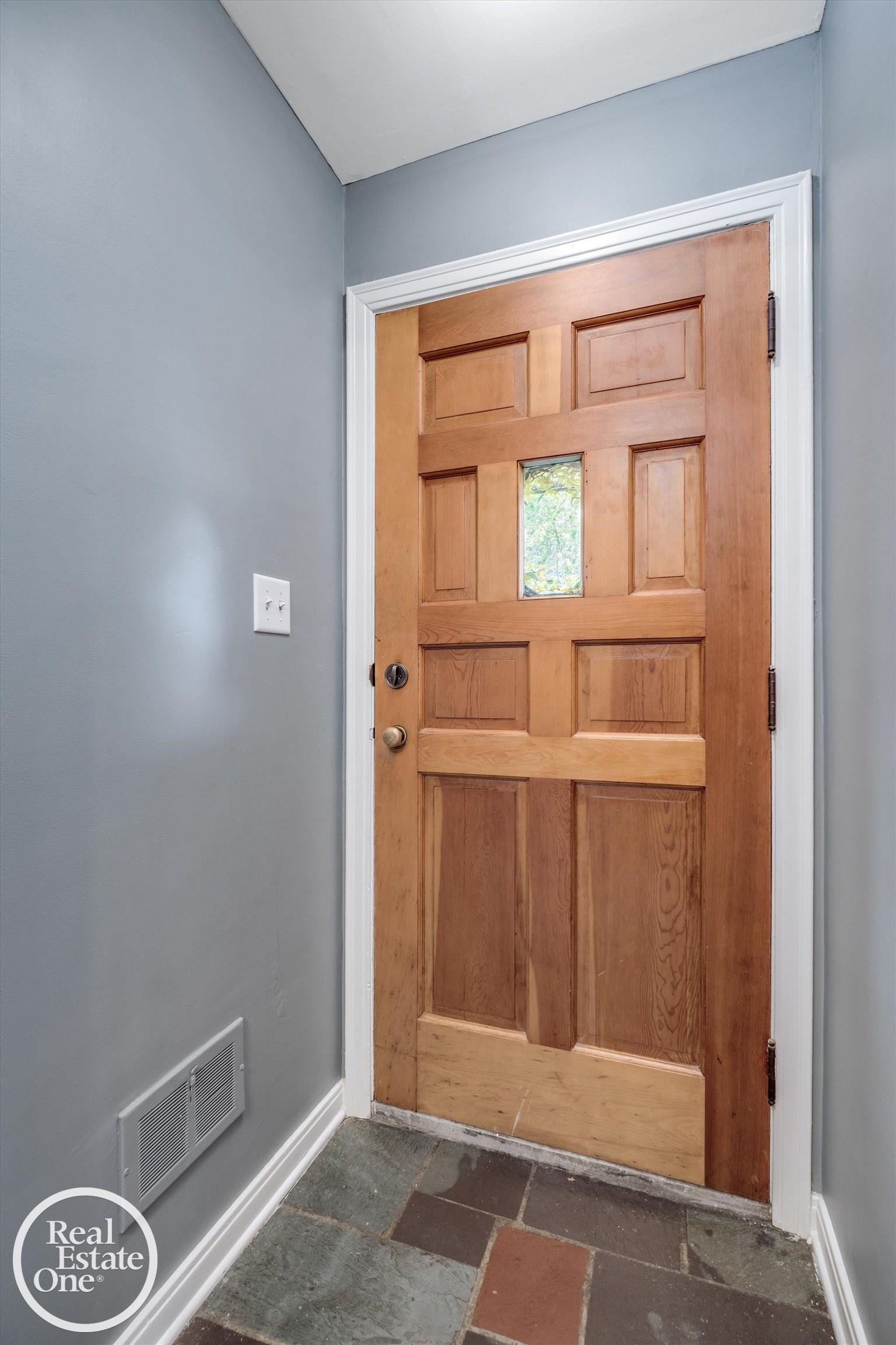 1819 Littlestone Road Grosse Pointe, MI 48236 - Photo 4 of 46 Front Entry