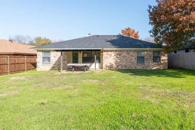 $2,325 | 6640 Inwood Drive, Watauga, TX 76148