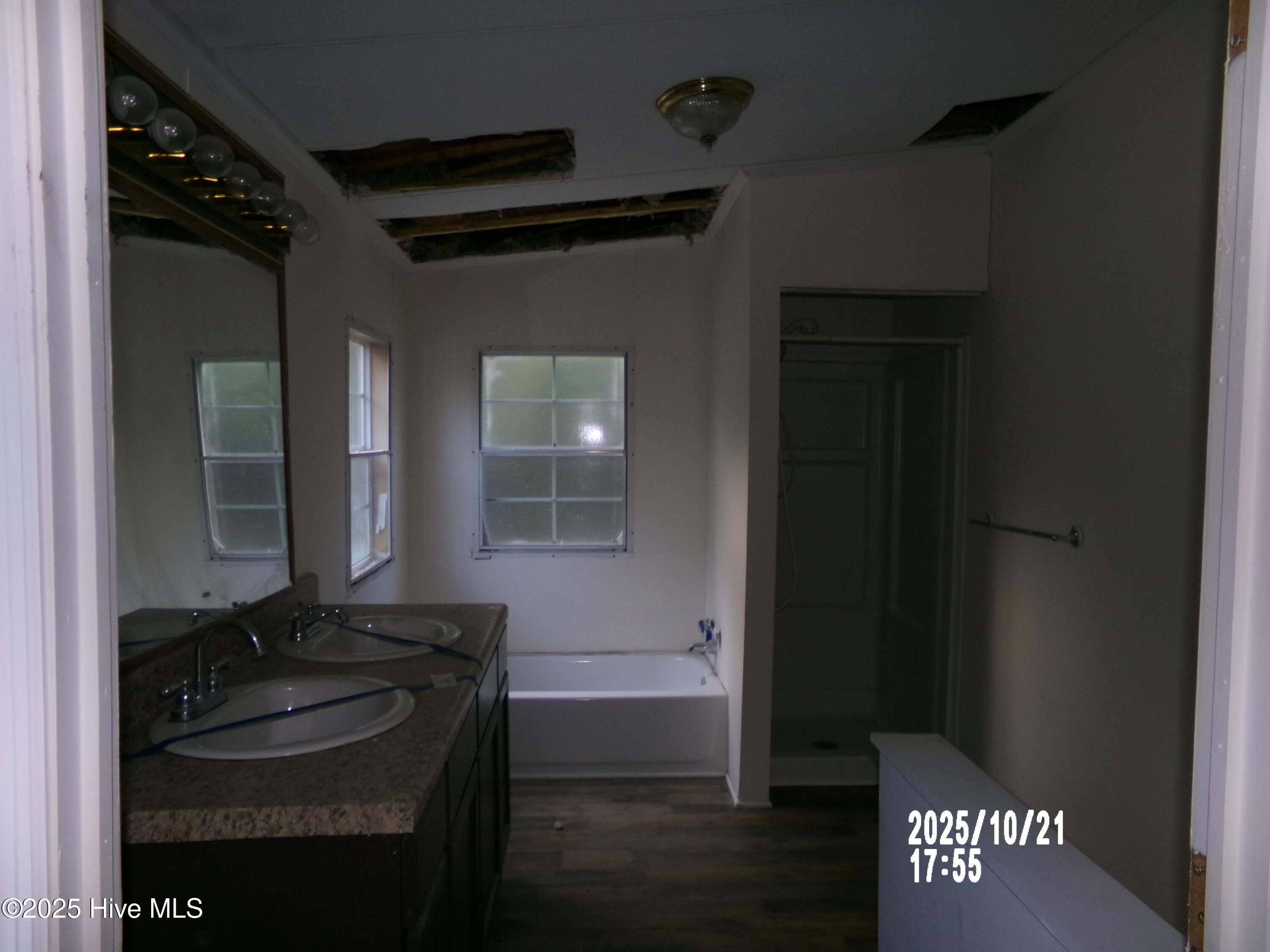 158 Brian's Woods Road Maple Hill, NC 28454 - Photo 11 of 14 Master Bath