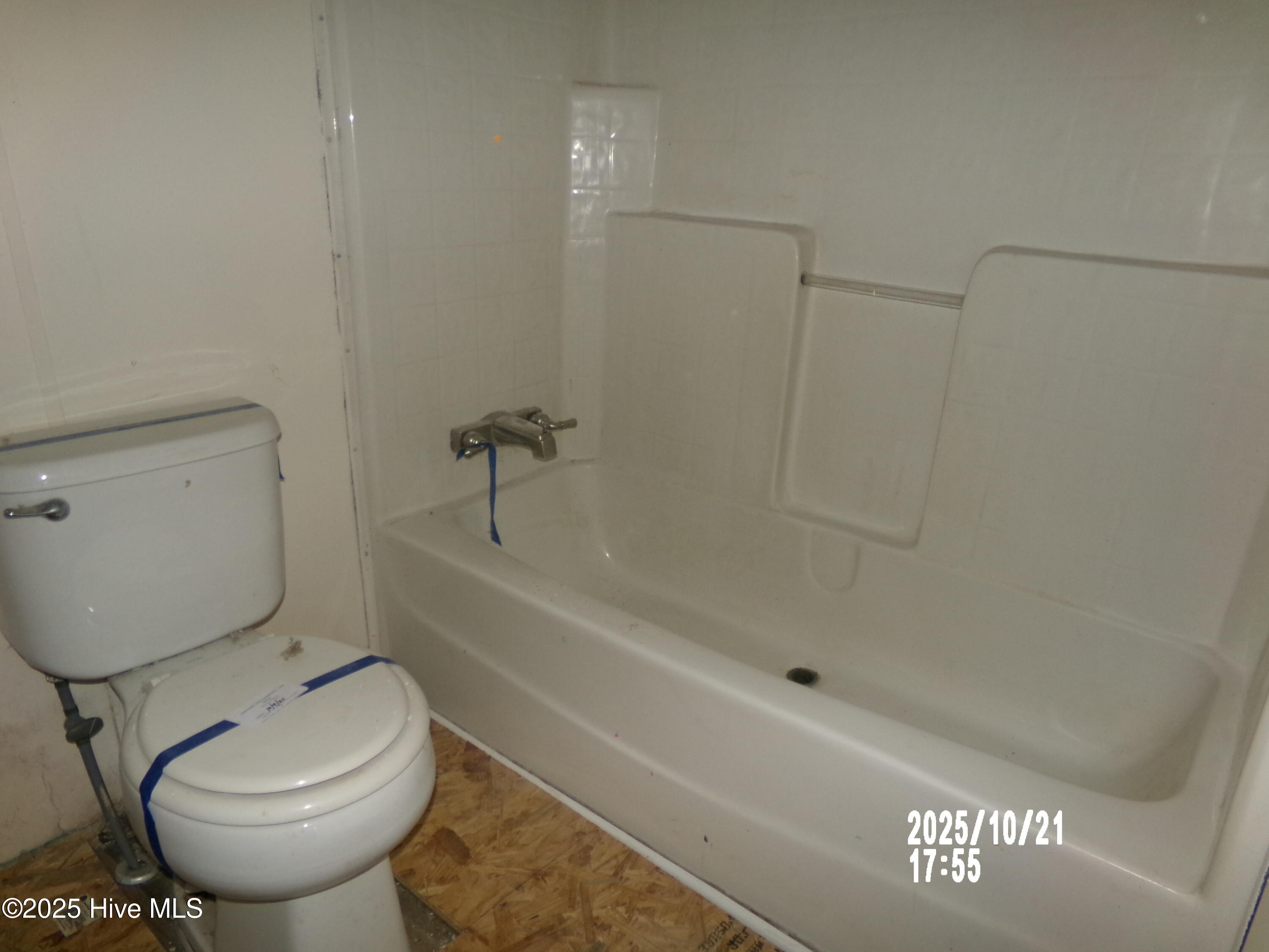 158 Brian's Woods Road Maple Hill, NC 28454 - Photo 14 of 14 Hall Bathroom