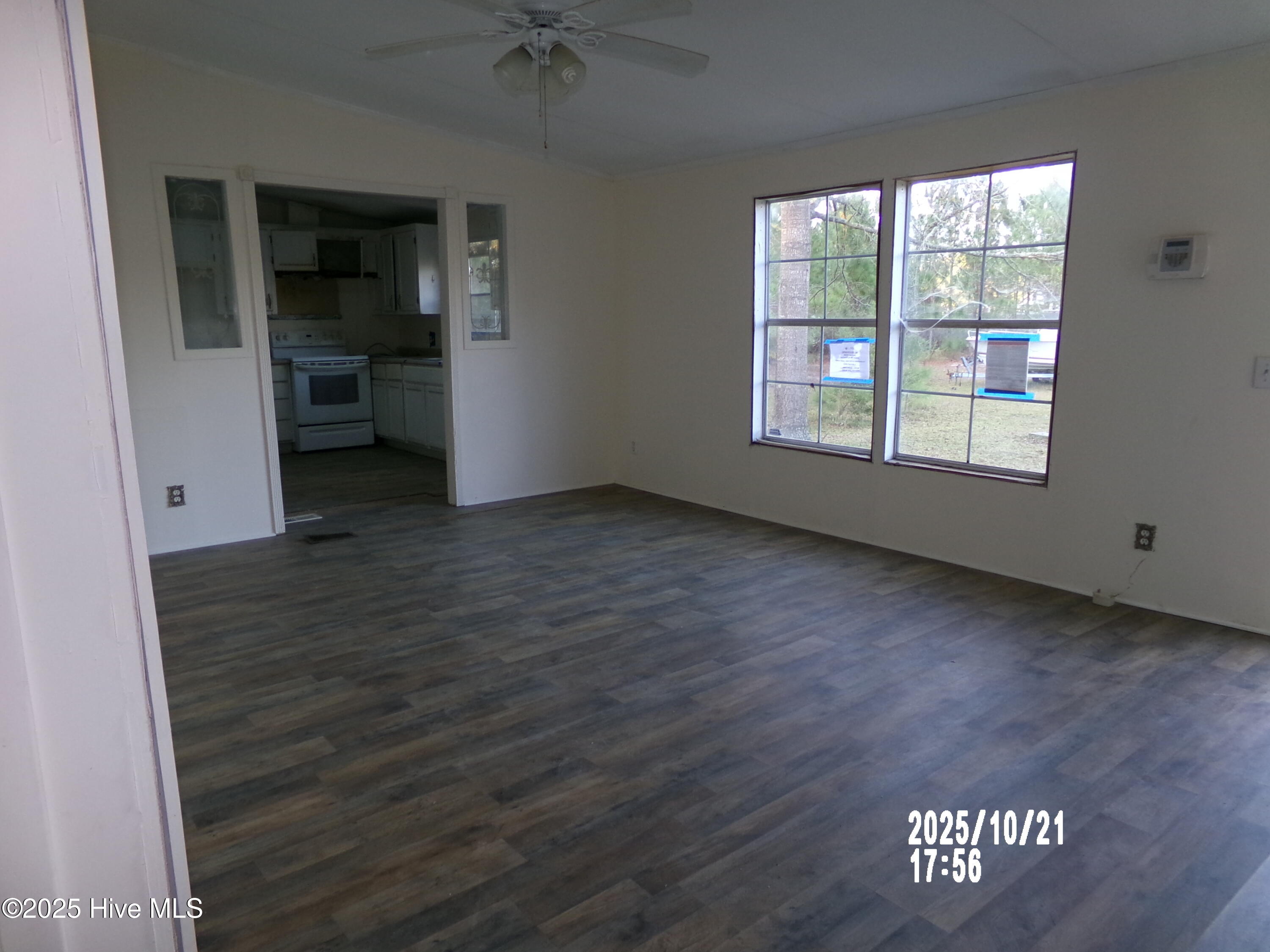 158 Brian's Woods Road Maple Hill, NC 28454 - Photo 7 of 14 Living Room